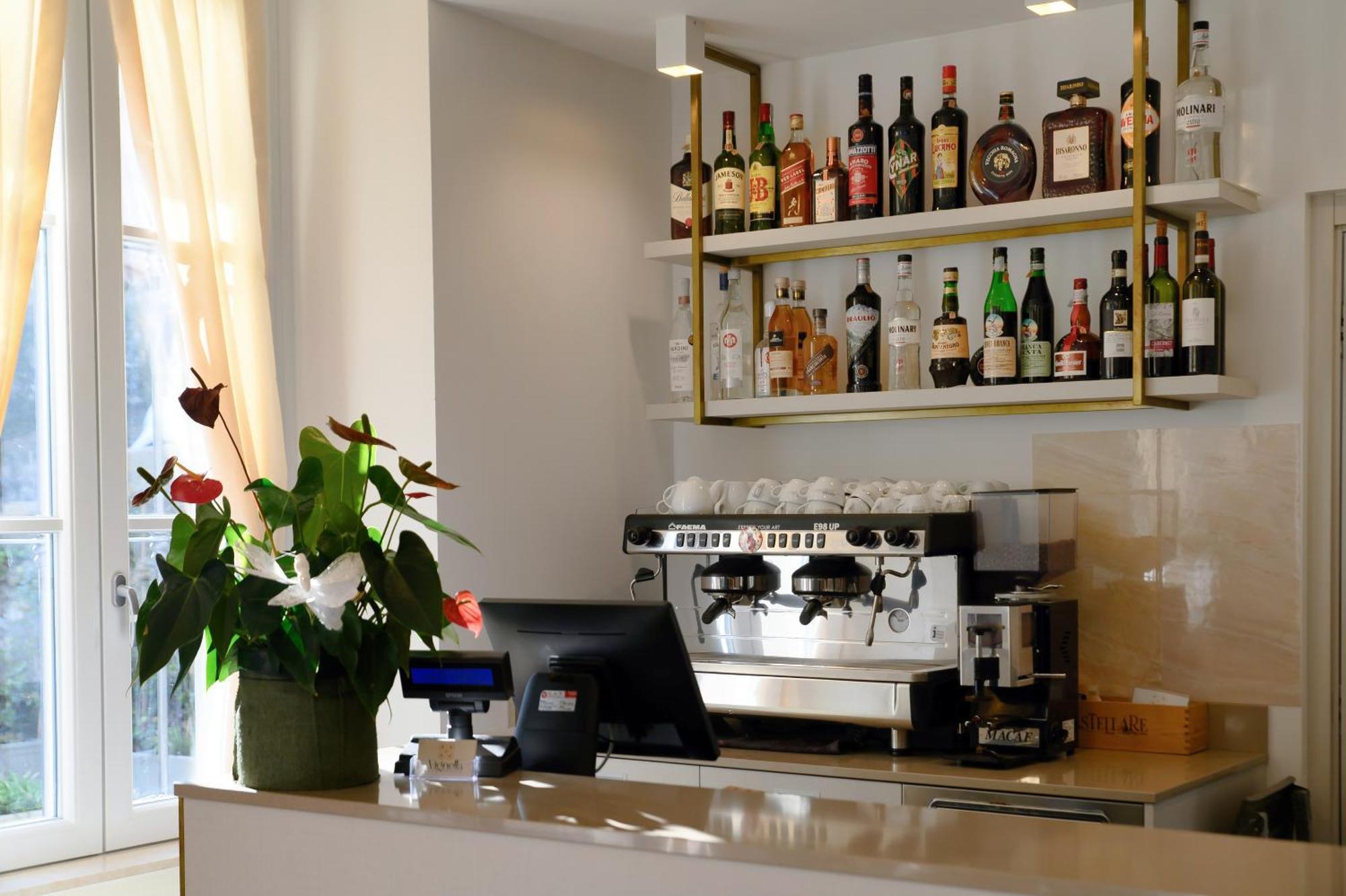 Hotel Ristorante La Vignetta 케르노비오 외부 사진